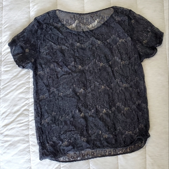 Beautiful lace top - Picture 2 of 3